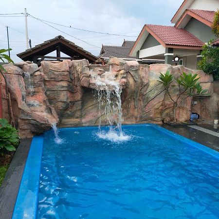 Roemahkoe Holidayhome Malacca Екстериор снимка
