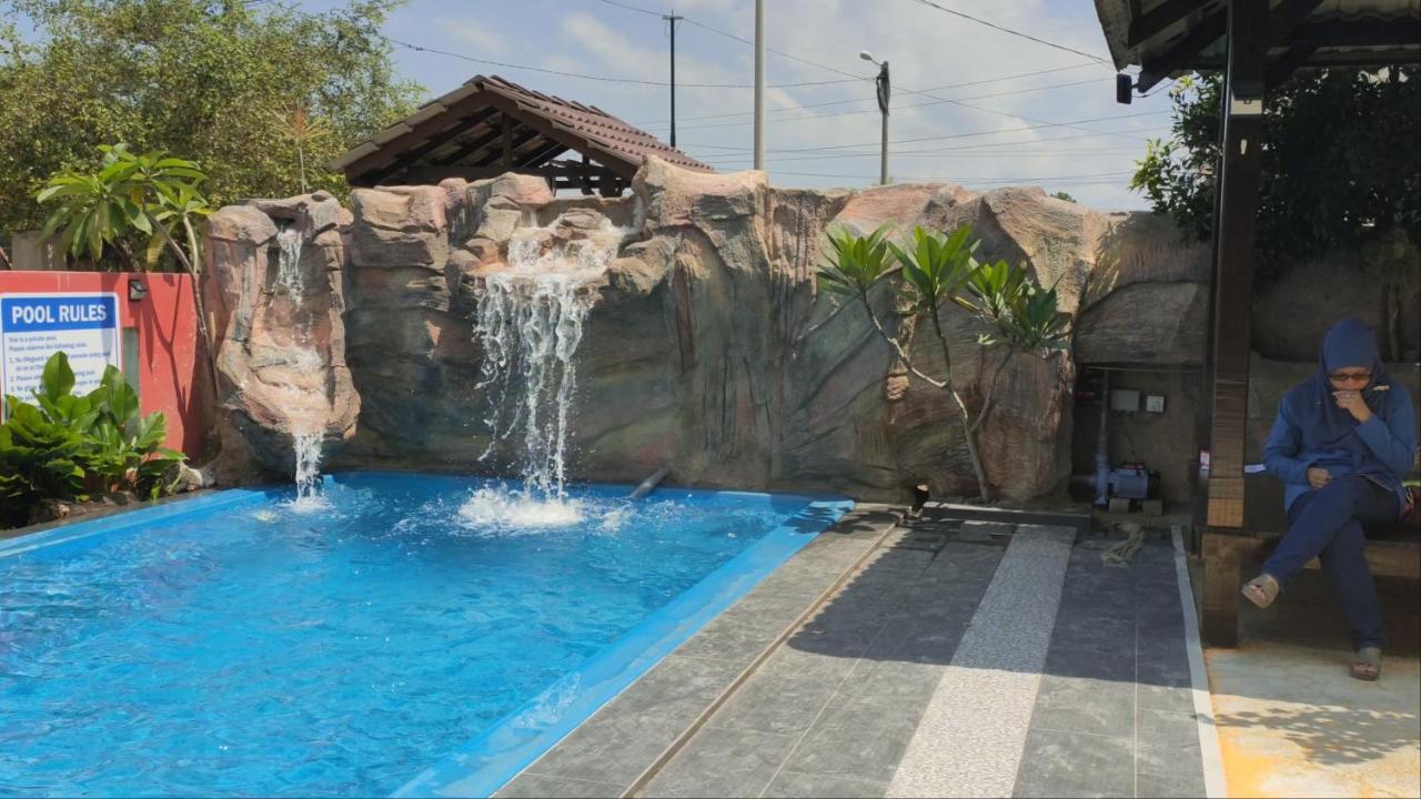 Roemahkoe Holidayhome Malacca Екстериор снимка