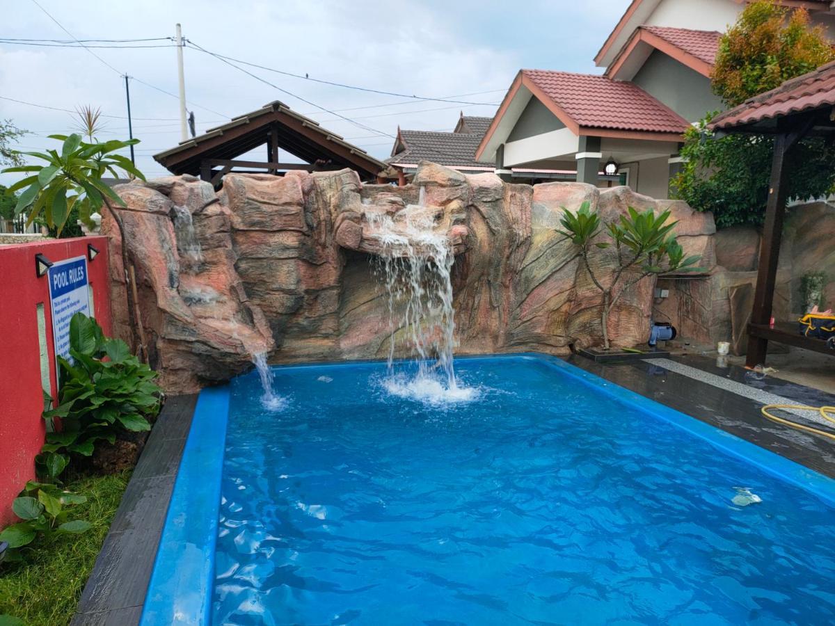 Roemahkoe Holidayhome Malacca Екстериор снимка
