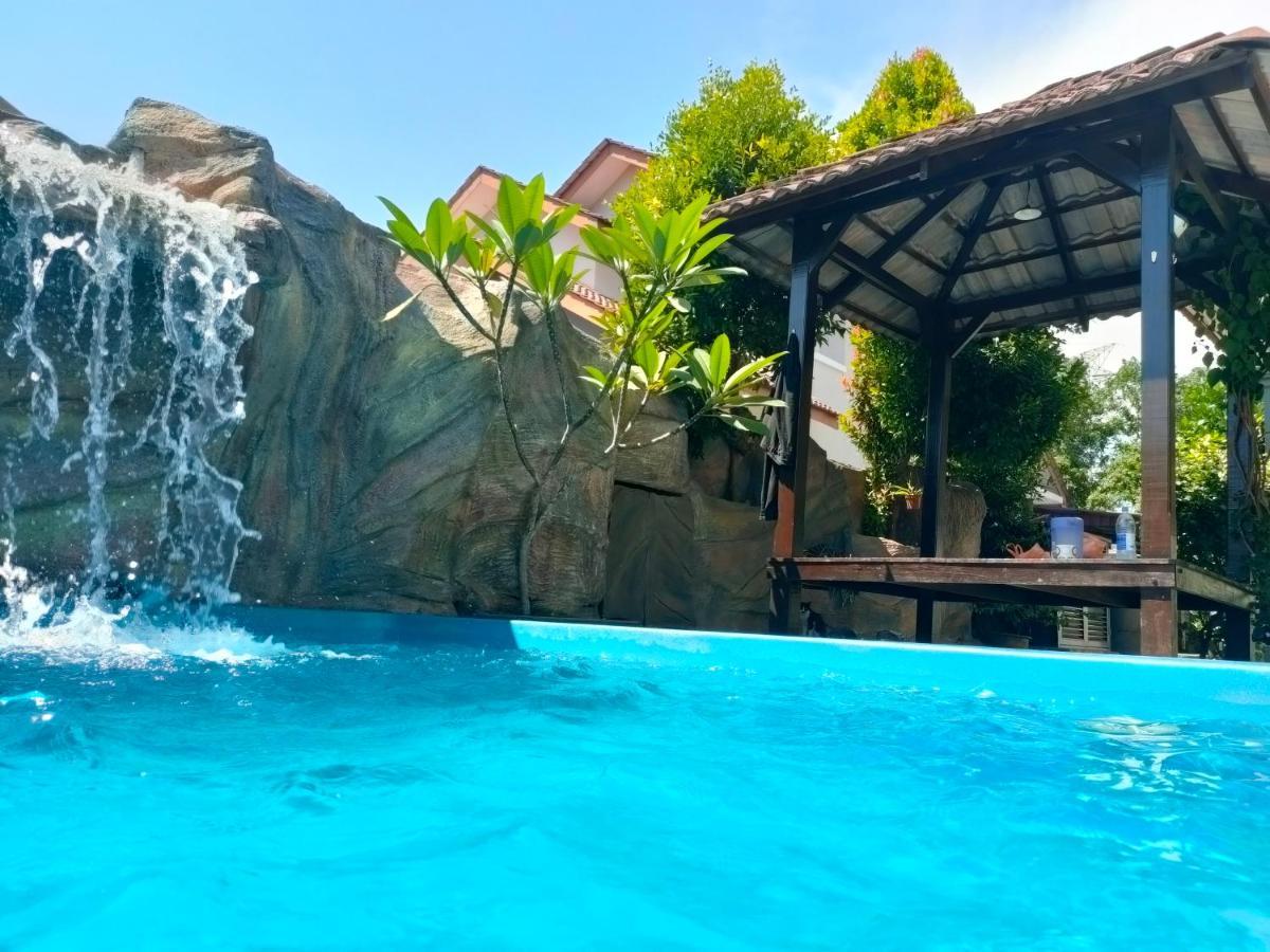 Roemahkoe Holidayhome Malacca Екстериор снимка