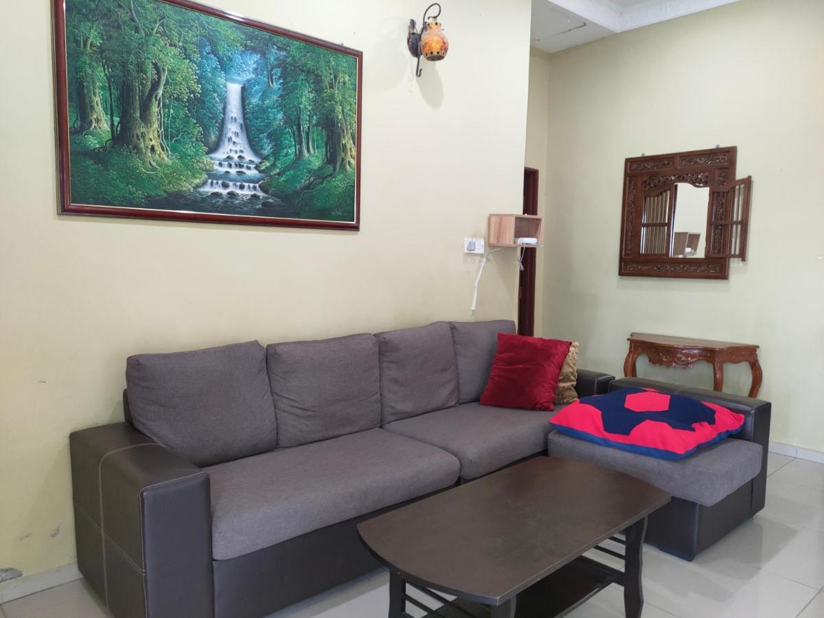 Roemahkoe Holidayhome Malacca Екстериор снимка