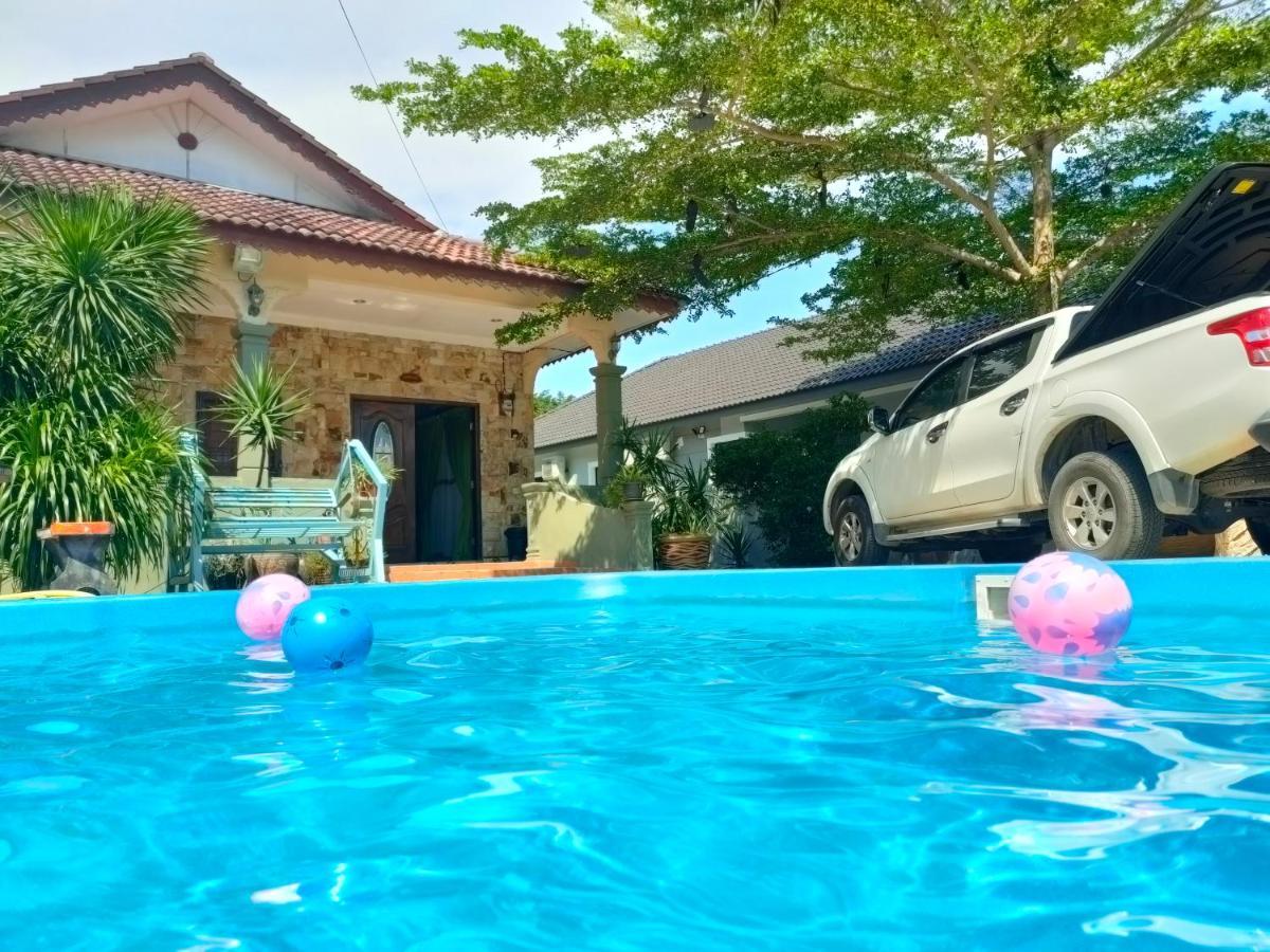 Roemahkoe Holidayhome Malacca Екстериор снимка