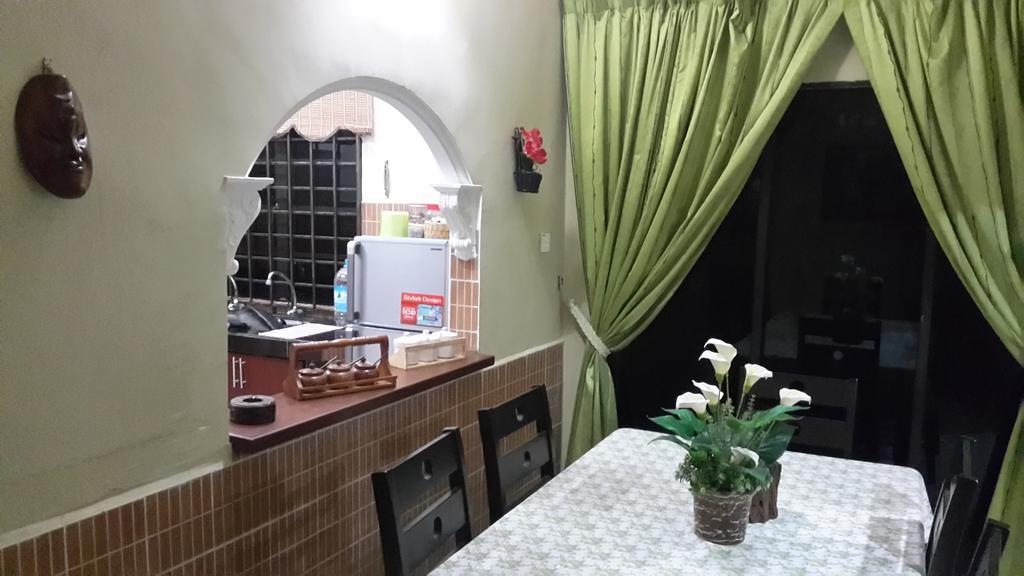 Roemahkoe Holidayhome Malacca Екстериор снимка