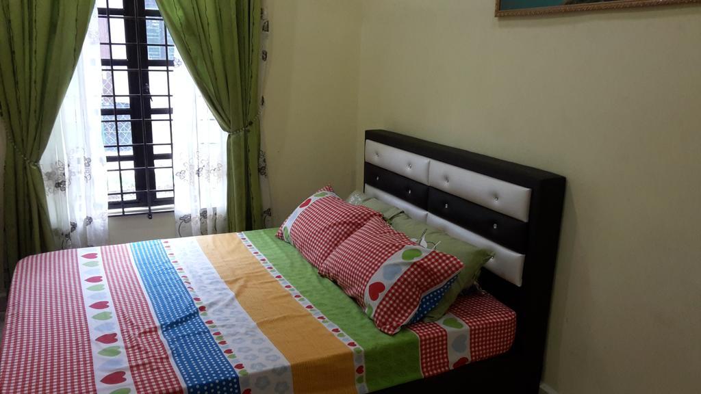 Roemahkoe Holidayhome Malacca Екстериор снимка