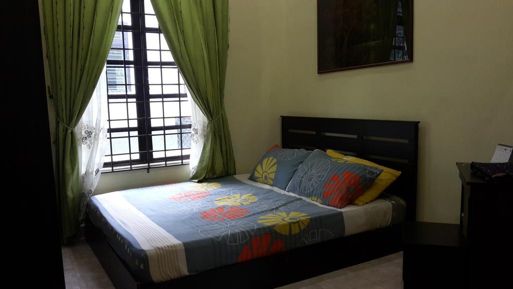 Roemahkoe Holidayhome Malacca Екстериор снимка