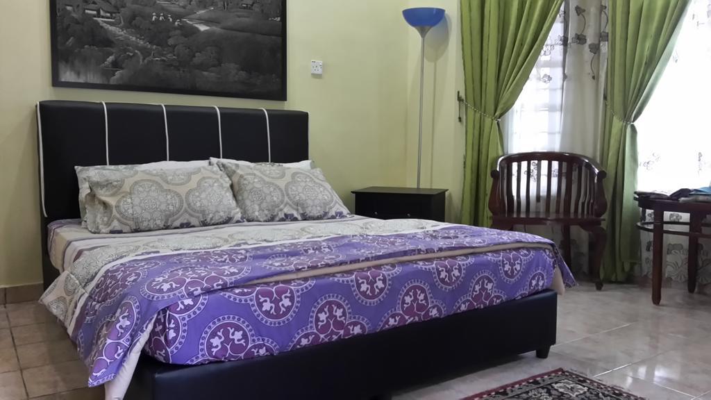 Roemahkoe Holidayhome Malacca Екстериор снимка